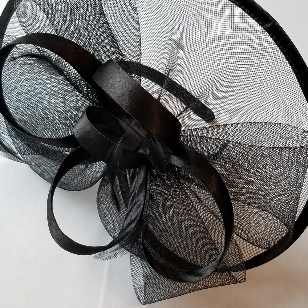 ❗Bellissima Black Net Fascinator Hat❗
